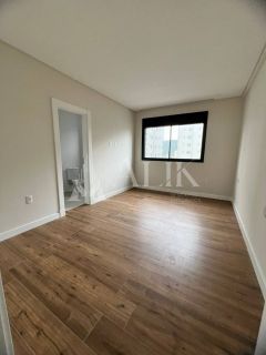 Excelente apartamento na  Meia Praia 3 suítes e 2 vagas ampla área de lazer