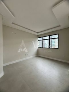 Excelente apartamento na  Meia Praia 3 suítes e 2 vagas ampla área de lazer
