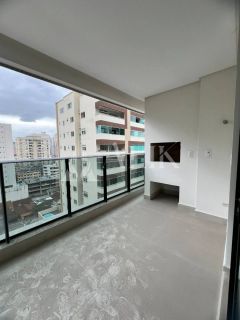 Excelente apartamento na  Meia Praia 3 suítes e 2 vagas ampla área de lazer