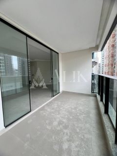 Excelente apartamento na  Meia Praia 3 suítes e 2 vagas ampla área de lazer