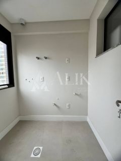 Excelente apartamento na  Meia Praia 3 suítes e 2 vagas ampla área de lazer