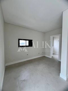 Excelente apartamento na  Meia Praia 3 suítes e 2 vagas ampla área de lazer