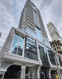 Excelente apartamento na  Meia Praia 3 suítes e 2 vagas ampla área de lazer