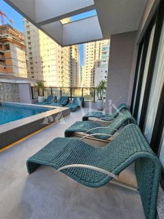 Excelente apartamento na  Meia Praia 3 suítes e 2 vagas ampla área de lazer