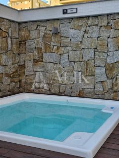 Excelente apartamento na  Meia Praia 3 suítes e 2 vagas ampla área de lazer