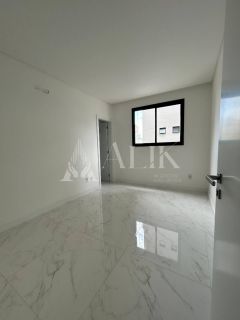 Excelente Apartamento na Meia Praia 3 suítes  2 vagas e lazer completo de R$ 1.490.000,00 por R$ 1.200.000,00