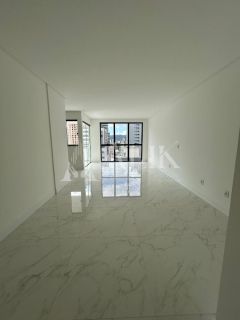Excelente Apartamento na Meia Praia 3 suítes  2 vagas e lazer completo de R$ 1.490.000,00 por R$ 1.200.000,00