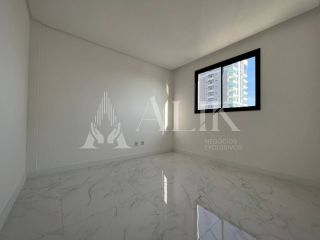 Excelente Apartamento na Meia Praia 3 suítes  2 vagas e lazer completo de R$ 1.490.000,00 por R$ 1.200.000,00