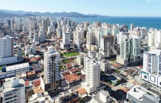 Excelente Apartamento na Meia Praia 3 suítes  2 vagas e lazer completo de R$ 1.490.000,00 por R$ 1.200.000,00
