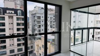Excelente Apartamento na Meia Praia 3 suítes  2 vagas e lazer completo de R$ 1.490.000,00 por R$ 1.200.000,00