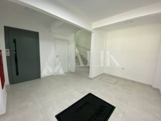 Excelente Apartamento Quadra Mar na Meia Praia 3 quartos sendo 1 suíte e 2 vagas de garagem