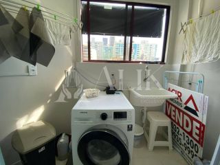 Excelente Apartamento Quadra Mar na Meia Praia 3 quartos sendo 1 suíte e 2 vagas de garagem