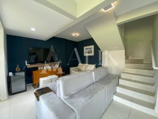 Excelente Apartamento Quadra Mar na Meia Praia 3 quartos sendo 1 suíte e 2 vagas de garagem