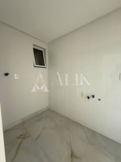 Apartamento na Meia Praia 3 suítes e 2 vagas ampla área de Lazer ( DE R$ 1.550.000,00 POR R$ 1.299.000,00 Á VISTA )