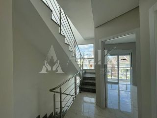 Excelente Sobrado com terraço Novo no Bairro Alto em Curitiba ( R$ 240 mil de entrada direto com a construtora)