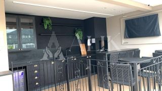 Apartamento Finamente Mobiliado e Decorado, sendo 2 suítes e 2 vagas de Garagem em Itapema
