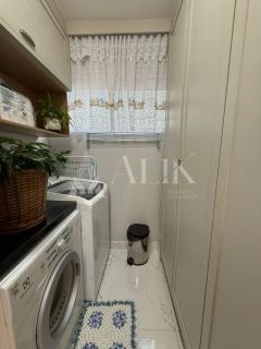 Apartamento Finamente Mobiliado e Decorado, sendo 2 suítes e 2 vagas de Garagem em Itapema