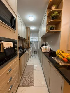 Apartamento Finamente Mobiliado e Decorado, sendo 2 suítes e 2 vagas de Garagem em Itapema