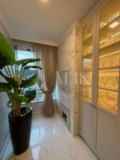 Apartamento Finamente Mobiliado e Decorado, sendo 2 suítes e 2 vagas de Garagem em Itapema