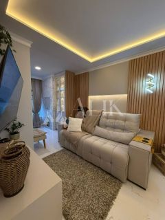 Apartamento Finamente Mobiliado e Decorado, sendo 2 suítes e 2 vagas de Garagem em Itapema