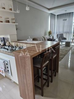 Excelente Apartamento finamente mobiliado 2 suítes e 2 vagas na Meia Praia