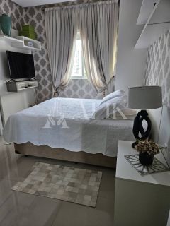 Excelente Apartamento finamente mobiliado 2 suítes e 2 vagas na Meia Praia