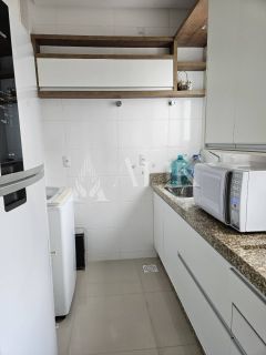 Excelente Apartamento finamente mobiliado 2 suítes e 2 vagas na Meia Praia