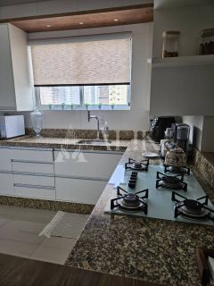 Excelente Apartamento finamente mobiliado 2 suítes e 2 vagas na Meia Praia