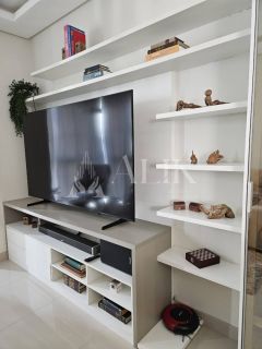 Excelente Apartamento finamente mobiliado 2 suítes e 2 vagas na Meia Praia
