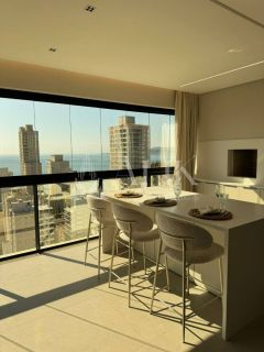 Showroom Linda Vista Mar 3 suítes 3 vagas e ampla área de lazer na Meia Praia