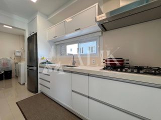 Excelente Apartamento 3 suítes e 2 vagas na Meia Praia Lazer completo ( 200 m do Mar)