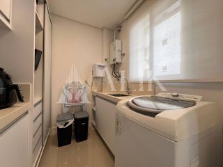 Excelente Apartamento 3 suítes e 2 vagas na Meia Praia Lazer completo ( 200 m do Mar)