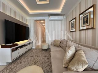 Excelente Apartamento 3 suítes e 2 vagas na Meia Praia Lazer completo ( 200 m do Mar)