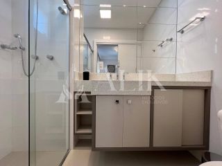 Excelente Apartamento 3 suítes e 2 vagas na Meia Praia Lazer completo ( 200 m do Mar)