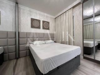 Excelente Apartamento 3 suítes e 2 vagas na Meia Praia Lazer completo ( 200 m do Mar)