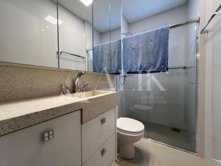 Excelente Apartamento 3 suítes e 2 vagas na Meia Praia Lazer completo ( 200 m do Mar)