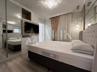 Excelente Apartamento 3 suítes e 2 vagas na Meia Praia Lazer completo ( 200 m do Mar)