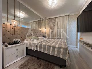 Excelente Apartamento 3 suítes e 2 vagas na Meia Praia Lazer completo ( 200 m do Mar)