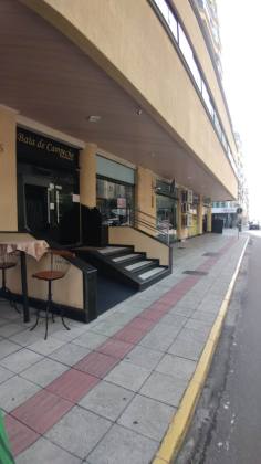 APARTAMENTO MOBILIADO À 150 METROS DA PRAIA EM MEIA PRAIA SC.