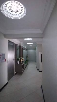 APARTAMENTO MOBILIADO À 150 METROS DA PRAIA EM MEIA PRAIA SC.