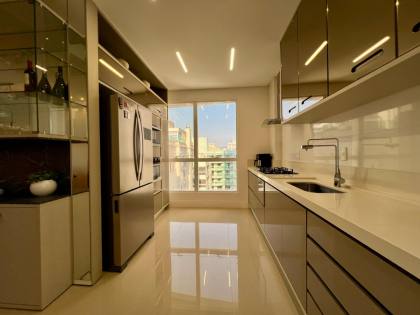 Excelente Apartamento mobiliado  3 Suítes com lazer completo   100 m mar (proximo ao píer)