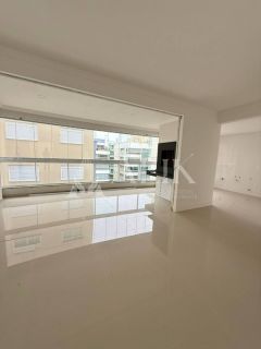 Excelente Apartamento Quadra Mar Meia Praia 3 suítes e 3 vagas lazer completo Próx ao Píer