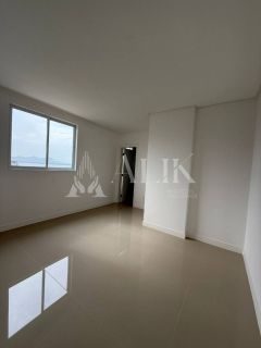 Excelente Apartamento Quadra Mar Meia Praia 3 suítes e 3 vagas lazer completo Próx ao Píer