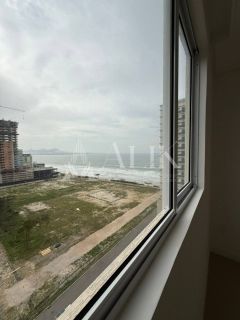 Excelente Apartamento Quadra Mar Meia Praia 3 suítes e 3 vagas lazer completo Próx ao Píer