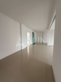 Excelente Apartamento Quadra Mar Meia Praia 3 suítes e 3 vagas lazer completo Próx ao Píer