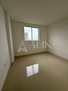 Excelente Apartamento Quadra Mar Meia Praia 3 suítes e 3 vagas lazer completo Próx ao Píer