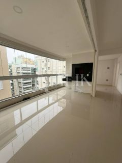 Excelente Apartamento Quadra Mar Meia Praia 3 suítes e 3 vagas lazer completo Próx ao Píer