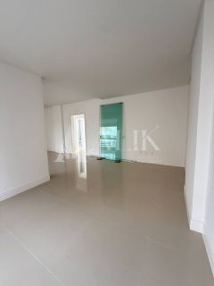 Excelente Apartamento Quadra Mar Meia Praia 3 suítes e 3 vagas lazer completo Próx ao Píer