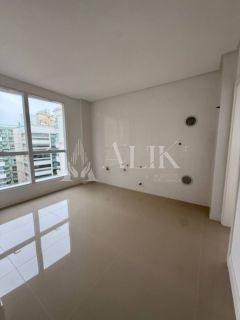 Excelente Apartamento Quadra Mar Meia Praia 3 suítes e 3 vagas lazer completo Próx ao Píer