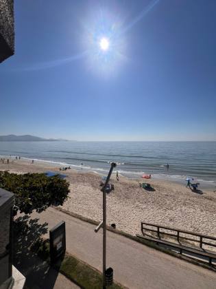 Apartamento FRENTE MAR com 3 quartos 1 suítes no bairro MEIA PRAIA em Itapema